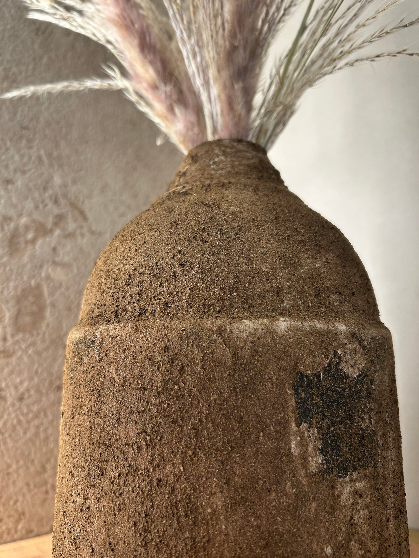 Jarrón Effy Rugoso Metal Marron